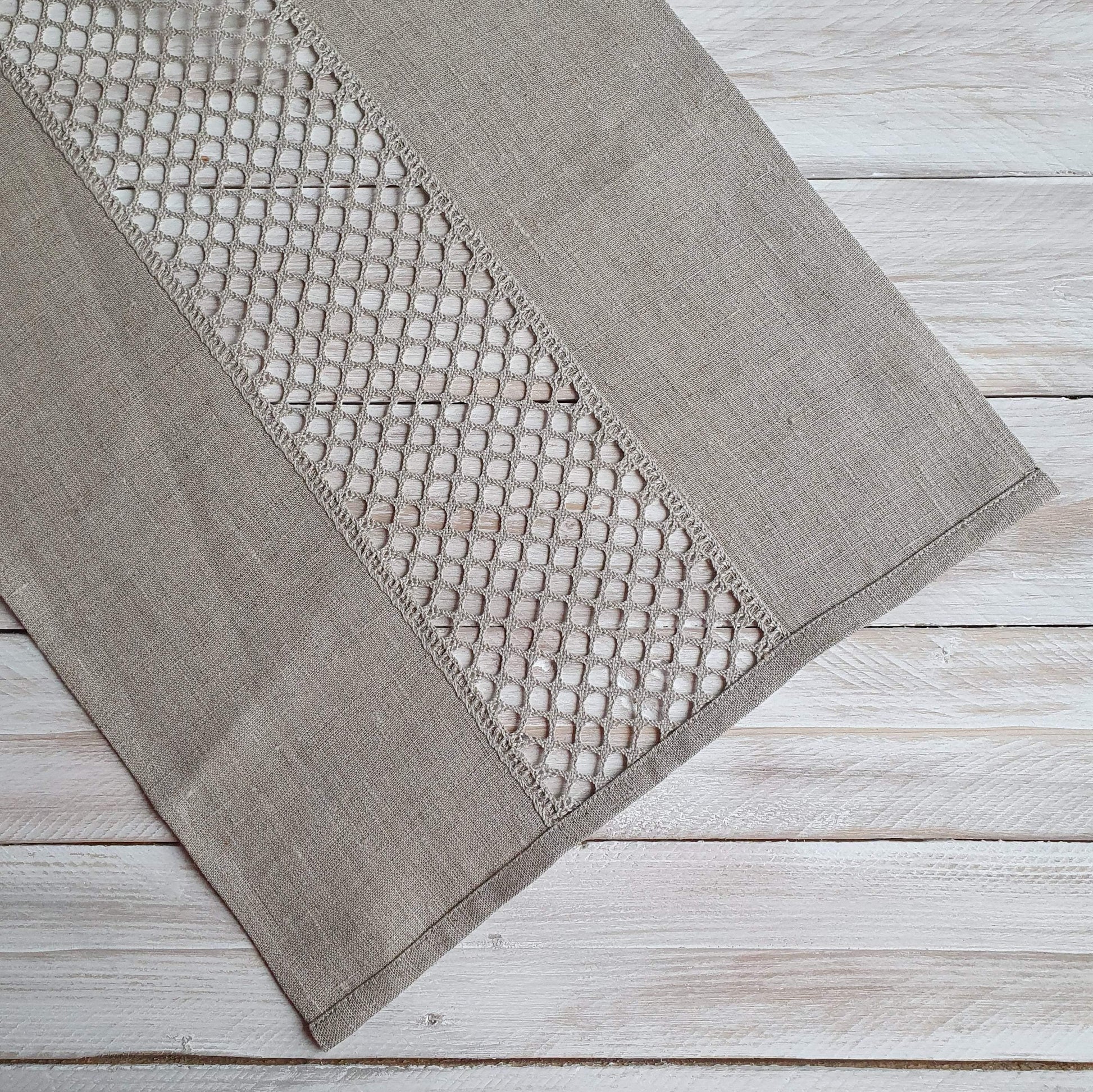 Table runner with lace EMMA - Linen4me