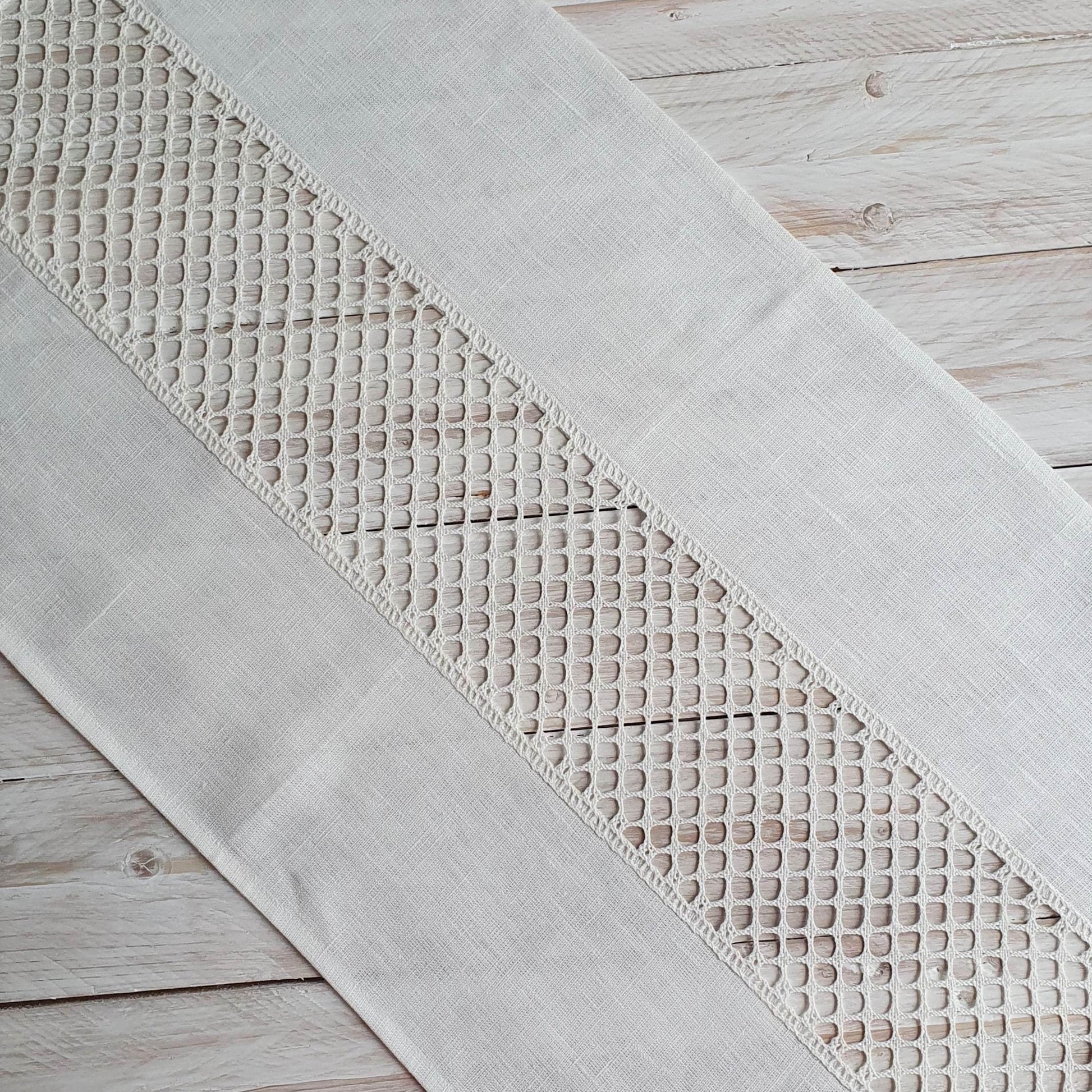 Table runner with lace EMMA - Linen4me