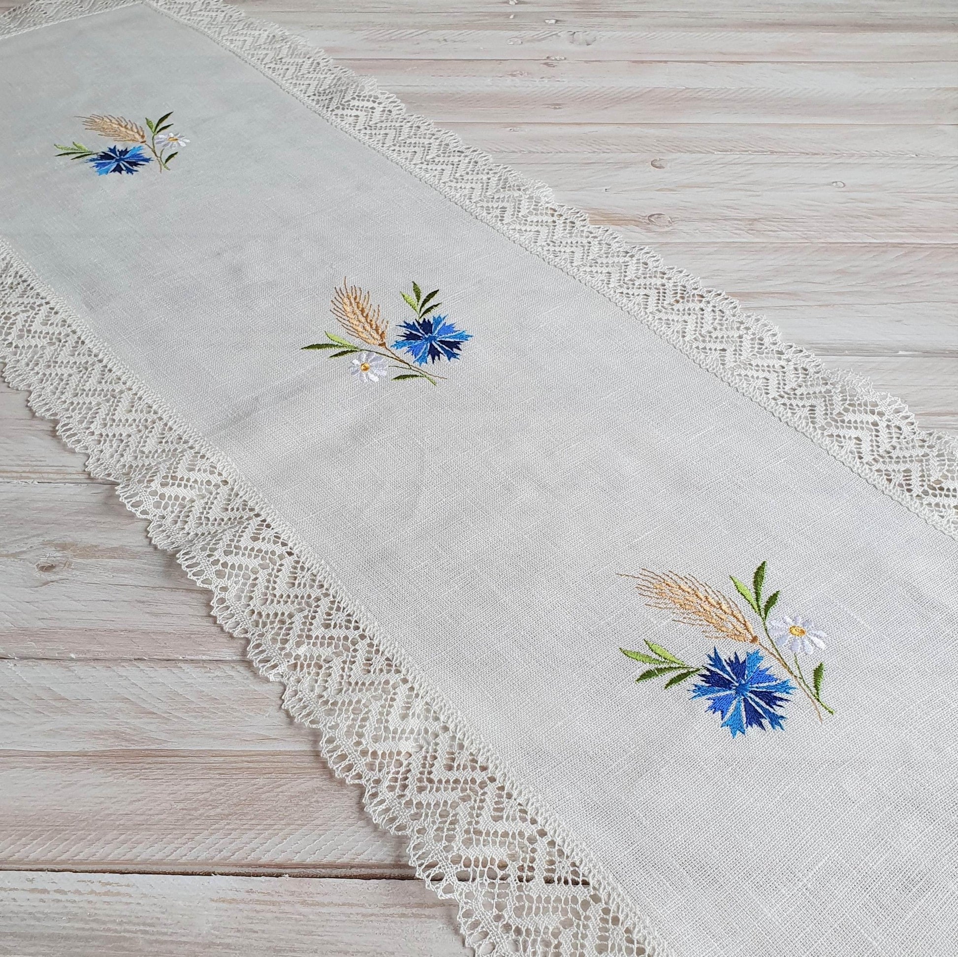 Table runner with embroidery CORNFLOWER - Linen4me
