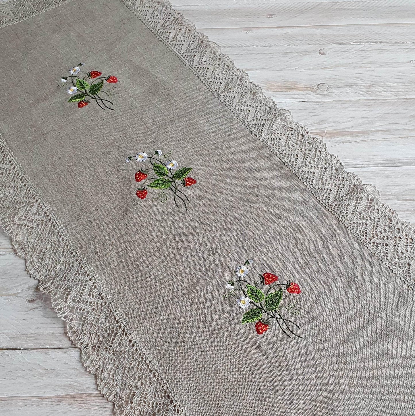Table runner with embroidery STRAWBERRY - Linen4me