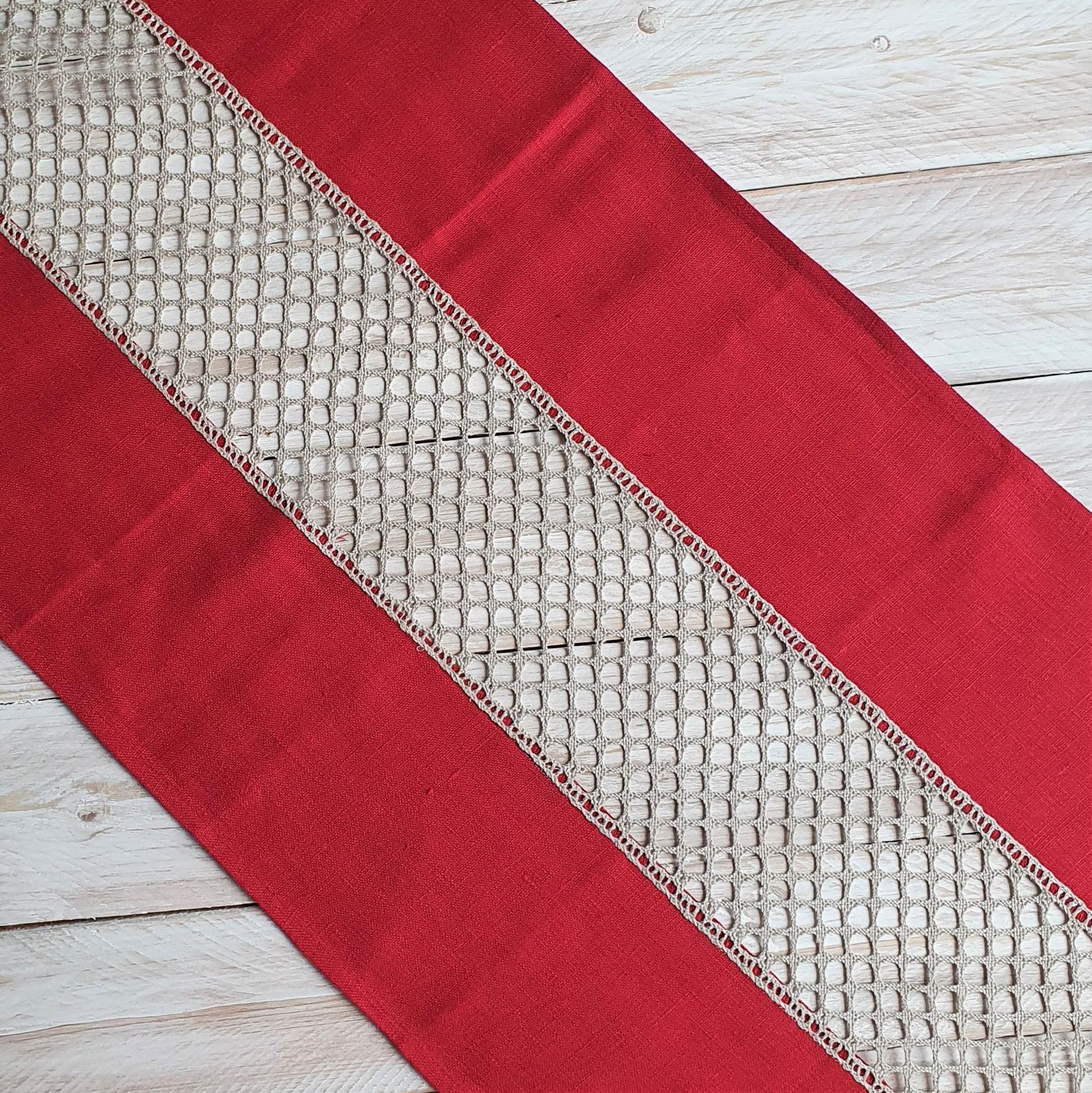 Table runner with lace EMMA - Linen4me