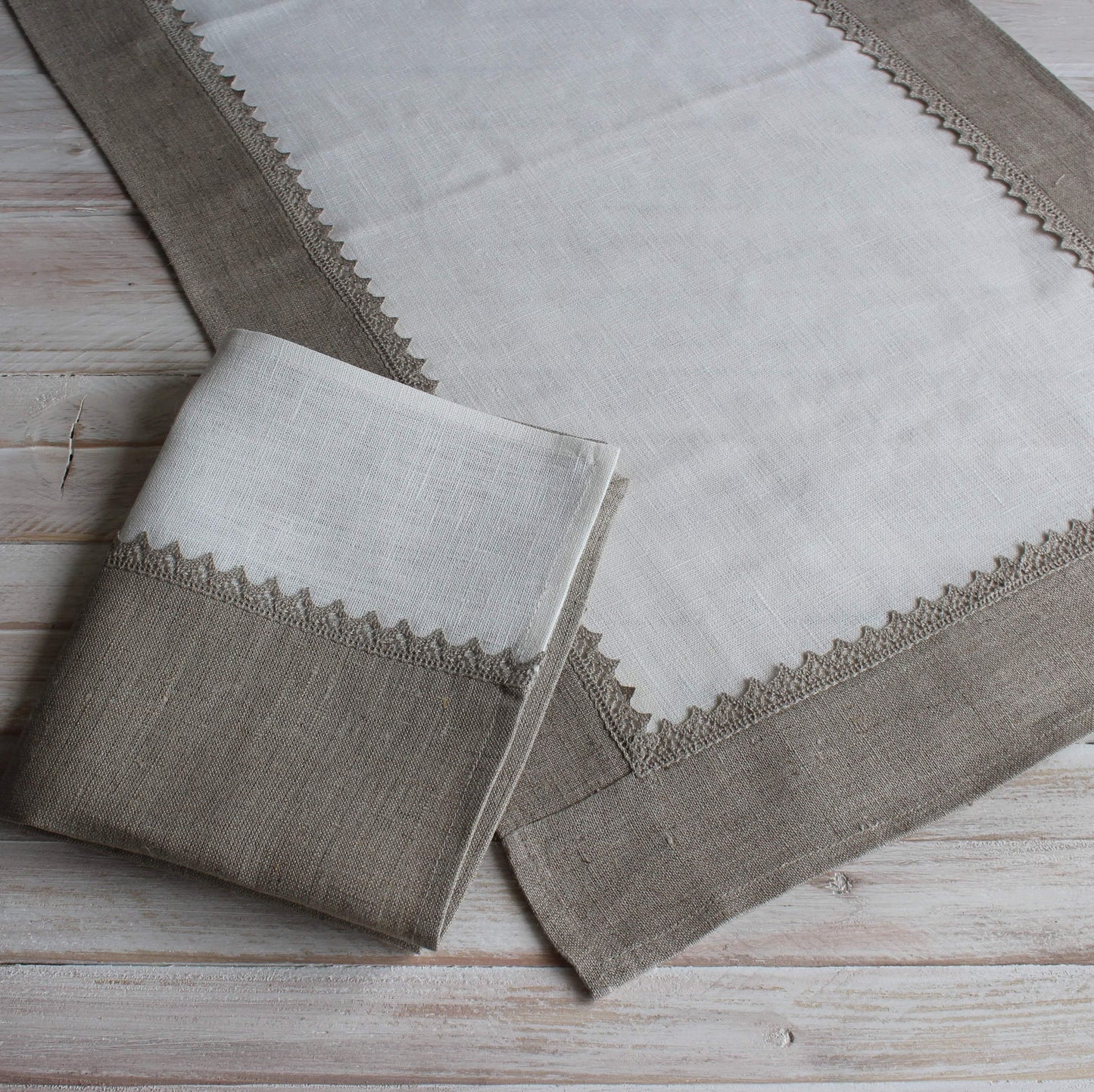 Table runner with lace NATALIE - Linen4me