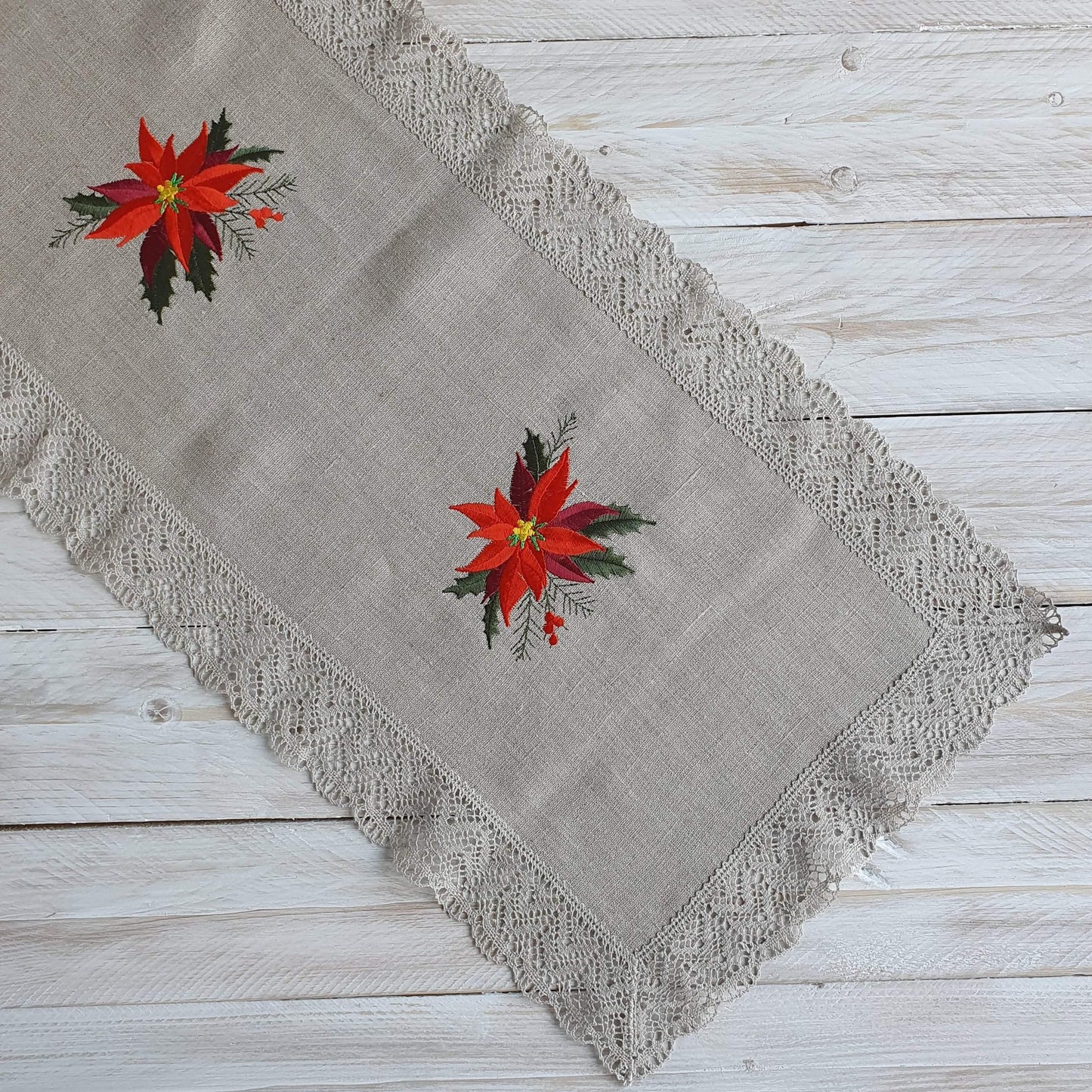 Table runner with lace CHRISTMAS FLOWER - Linen4me