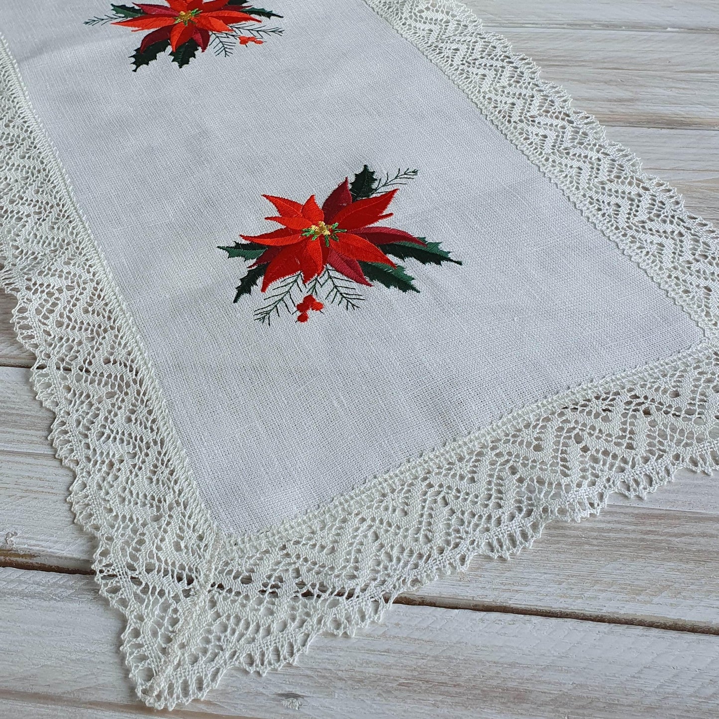 Table runner with lace CHRISTMAS FLOWER - Linen4me