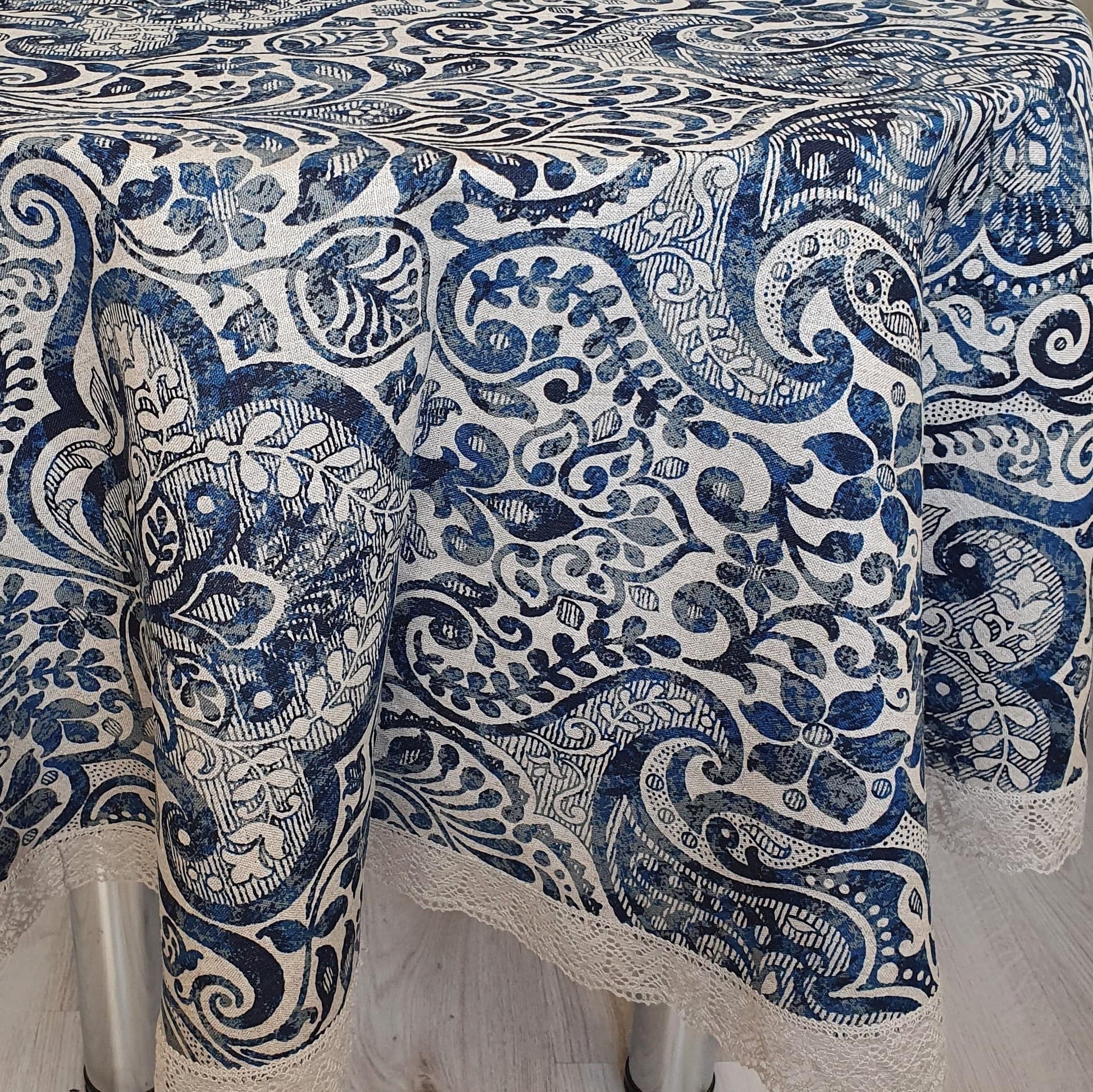 Round tablecloth with lace LINDA - Linen4me