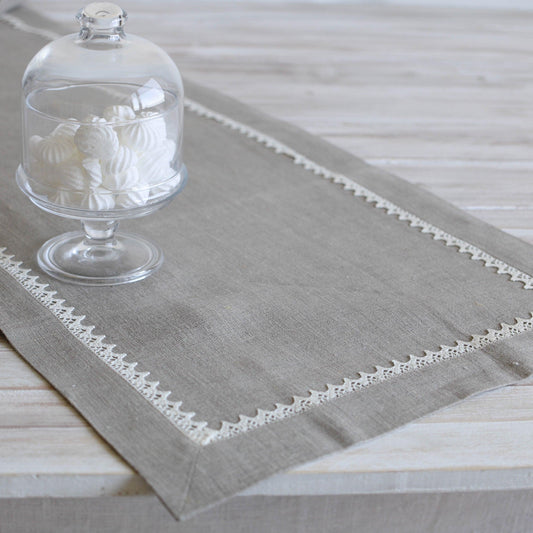 Table runner with lace CAMILLA - Linen4me