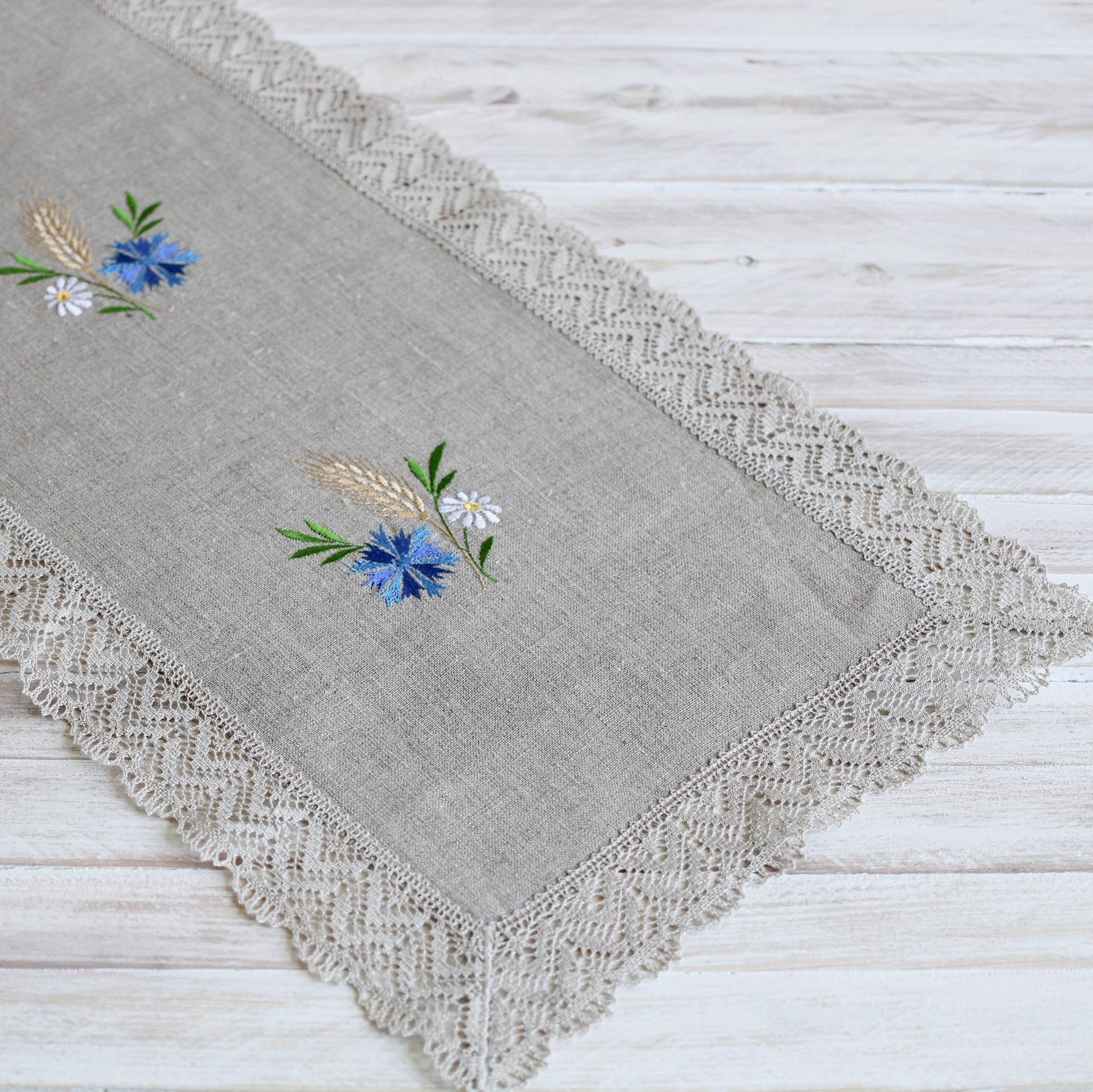 Table runner with embroidery CORNFLOWER - Linen4me