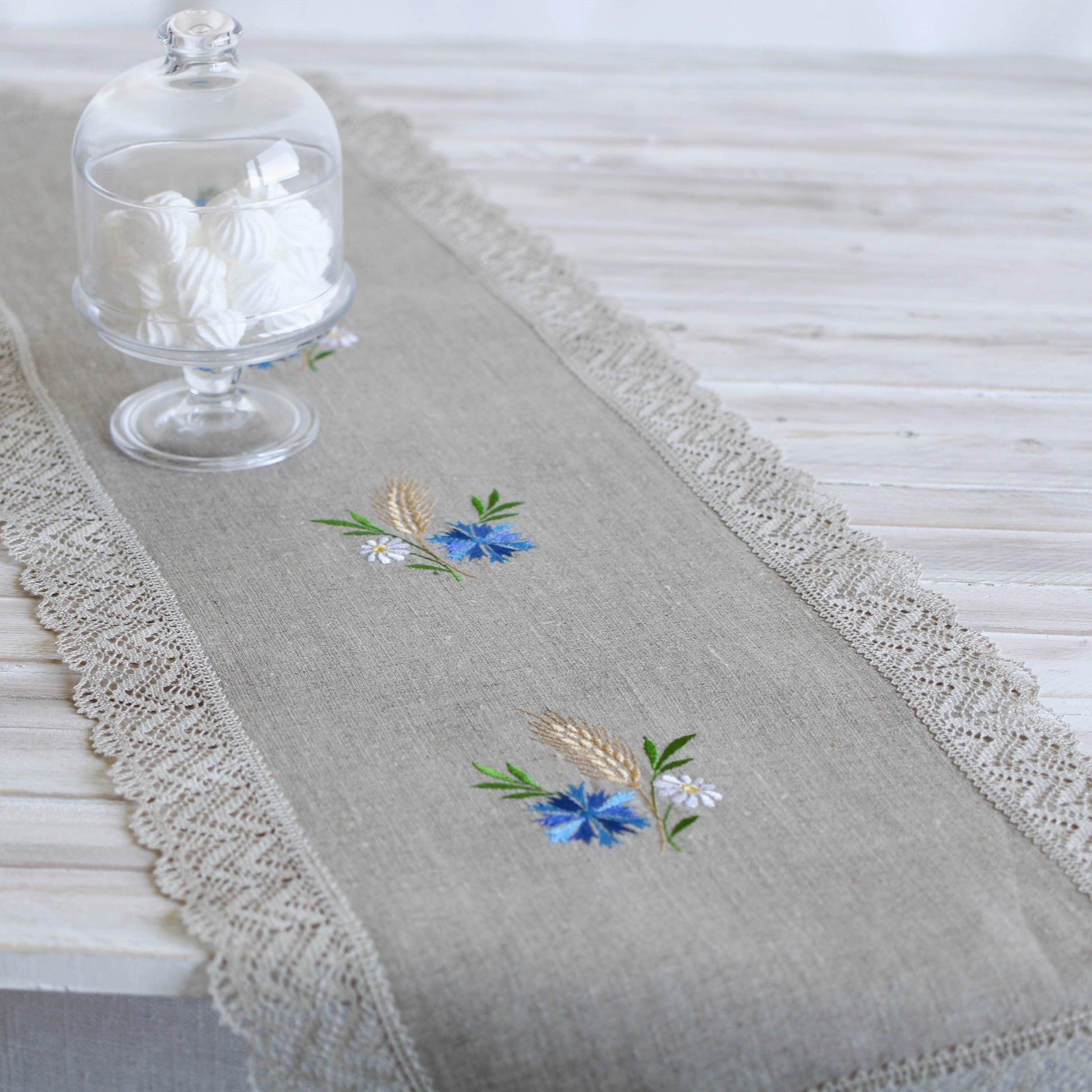 Table runner with embroidery CORNFLOWER - Linen4me