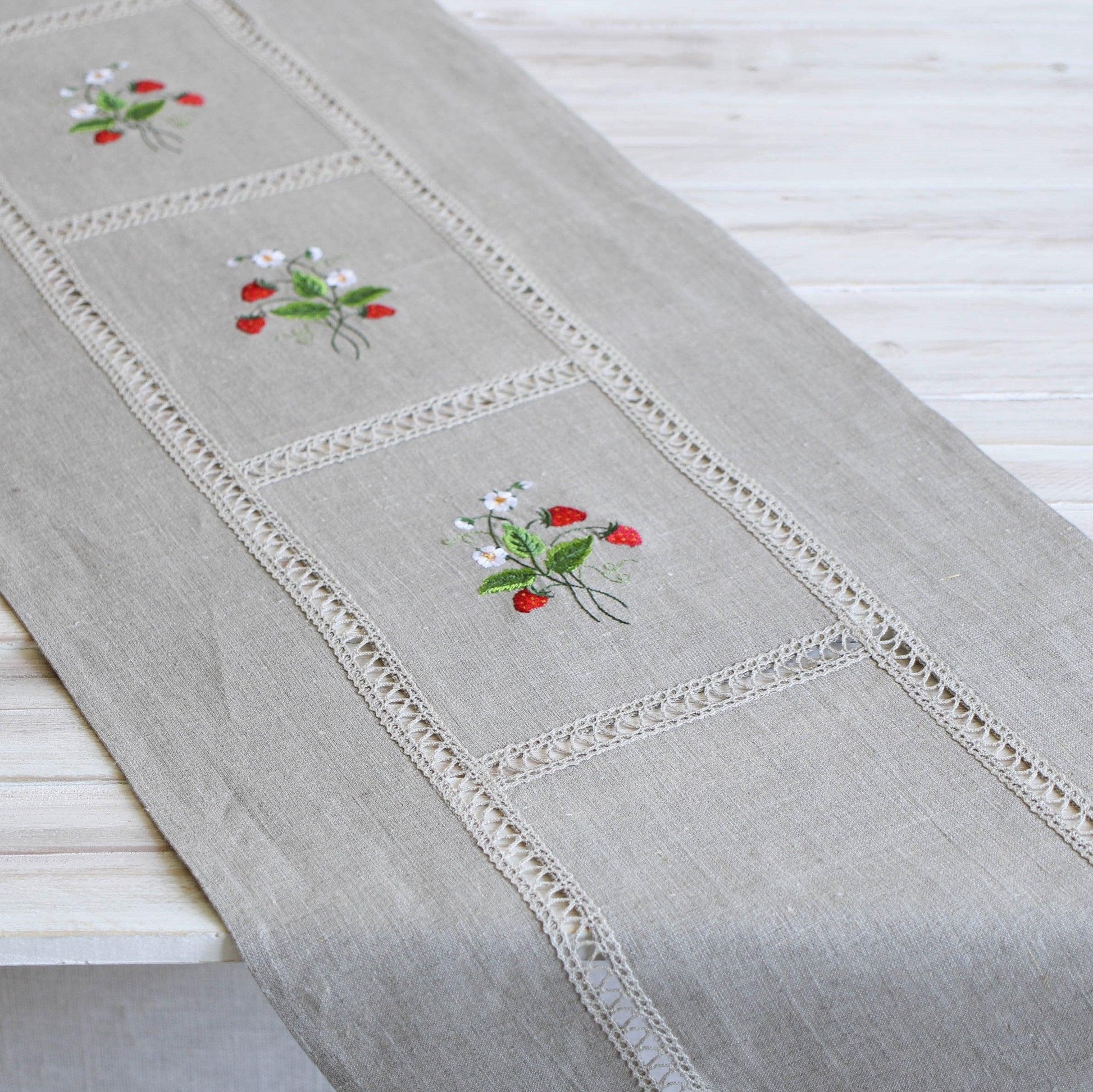 Table runner with embroidery STRAWBERRY - Linen4me