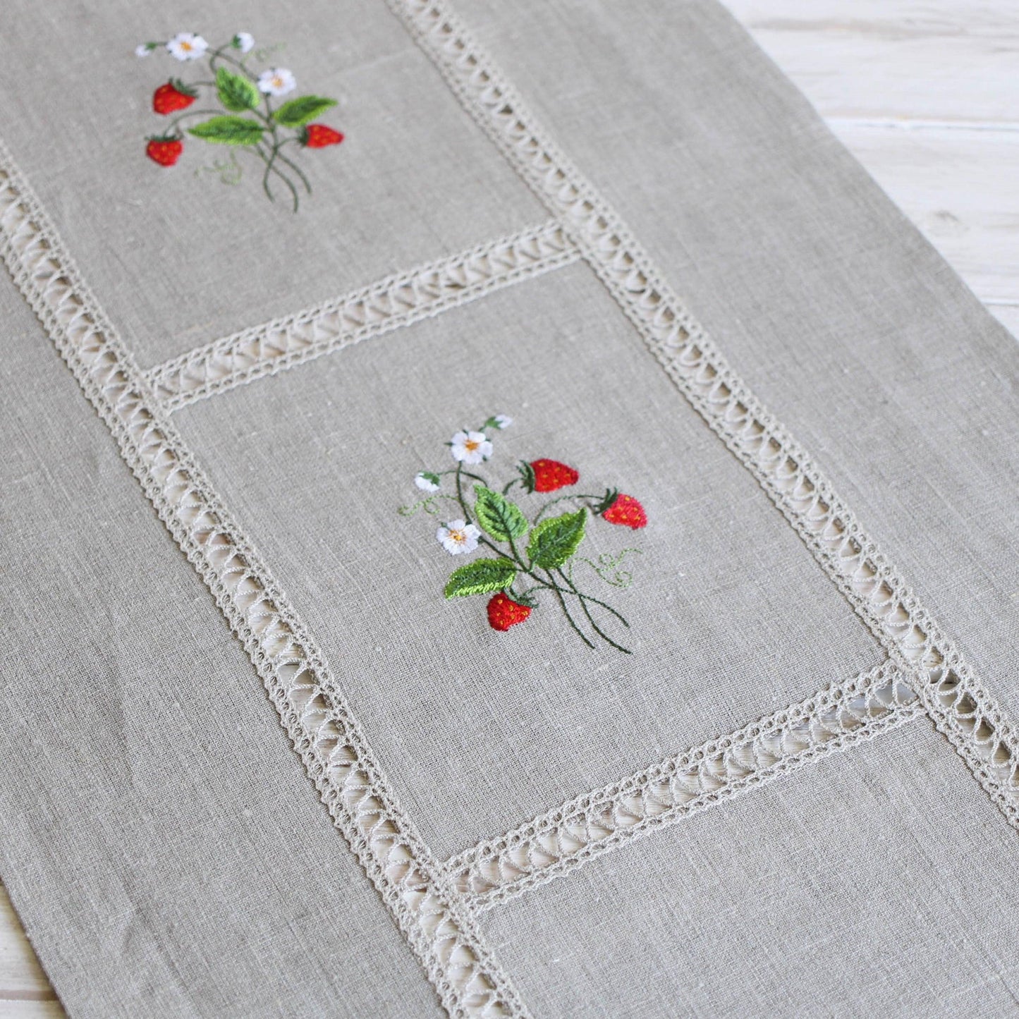 Table runner with embroidery STRAWBERRY - Linen4me