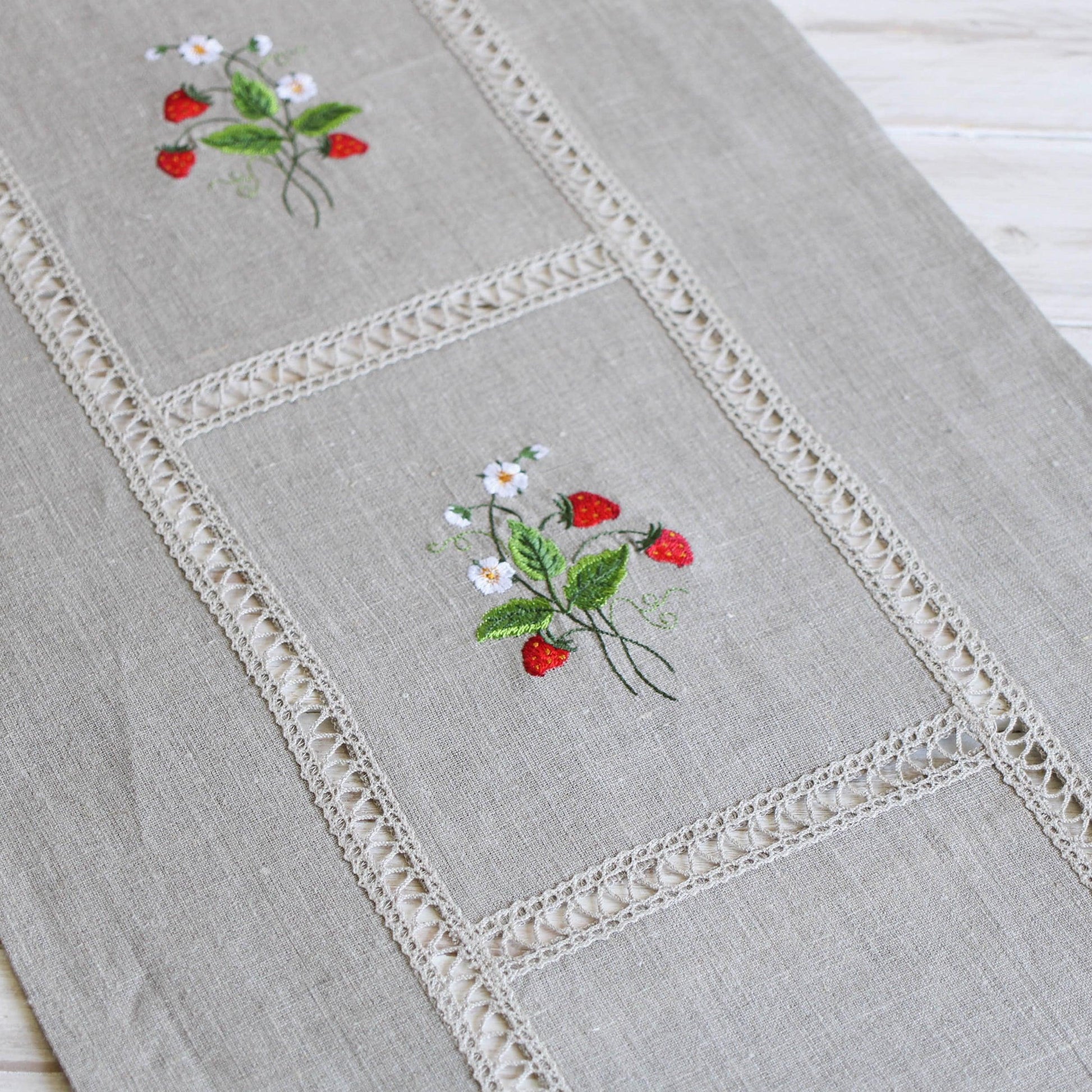 Table runner with embroidery STRAWBERRY - Linen4me