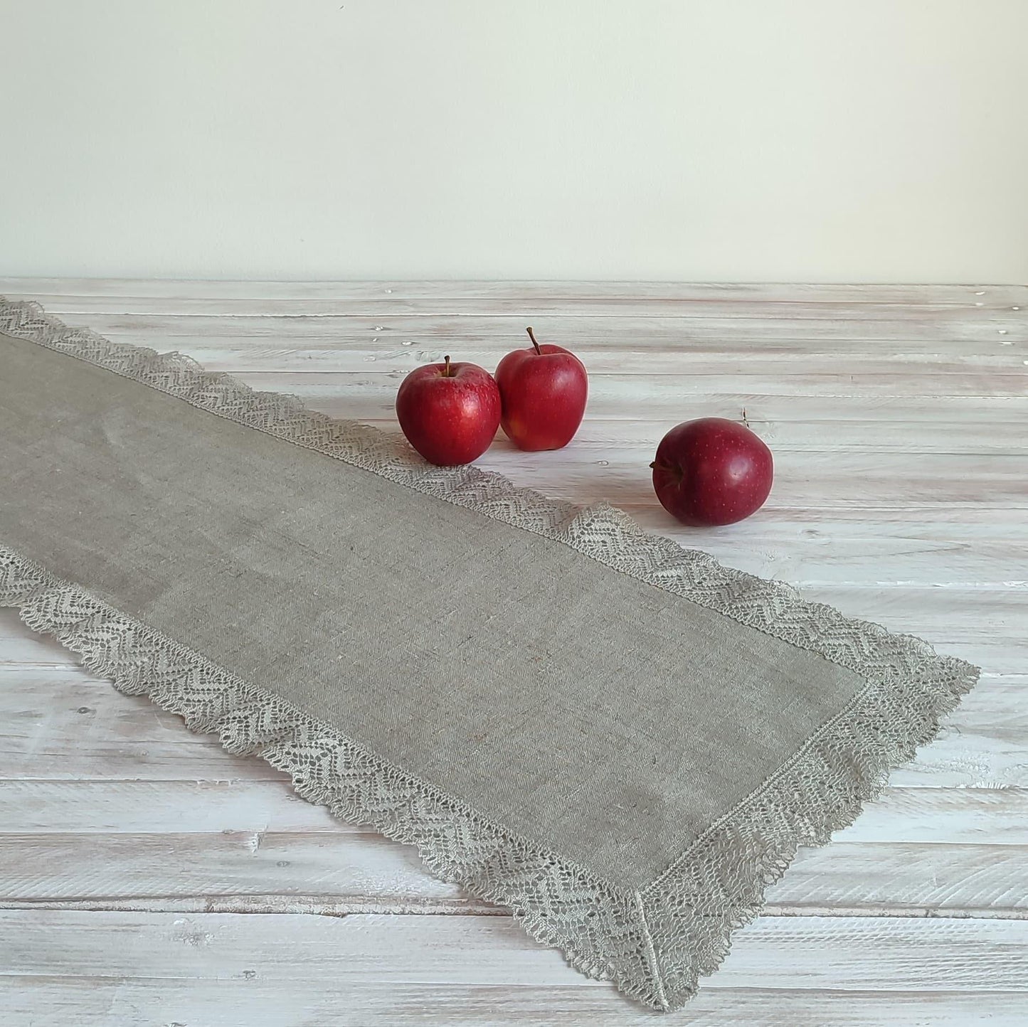 Table runner KAREN - Linen4me
