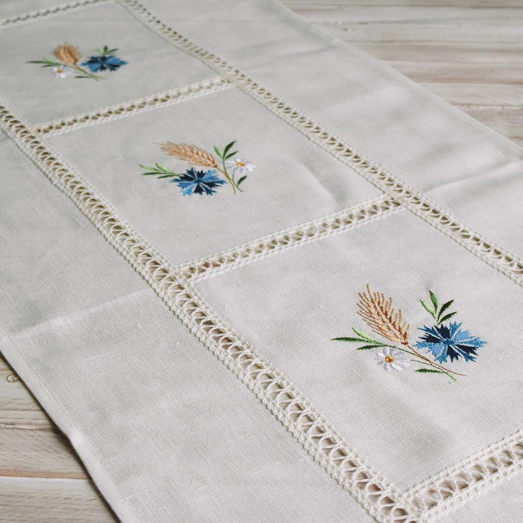 Table runner with embroidery CORNFLOWER - Linen4me