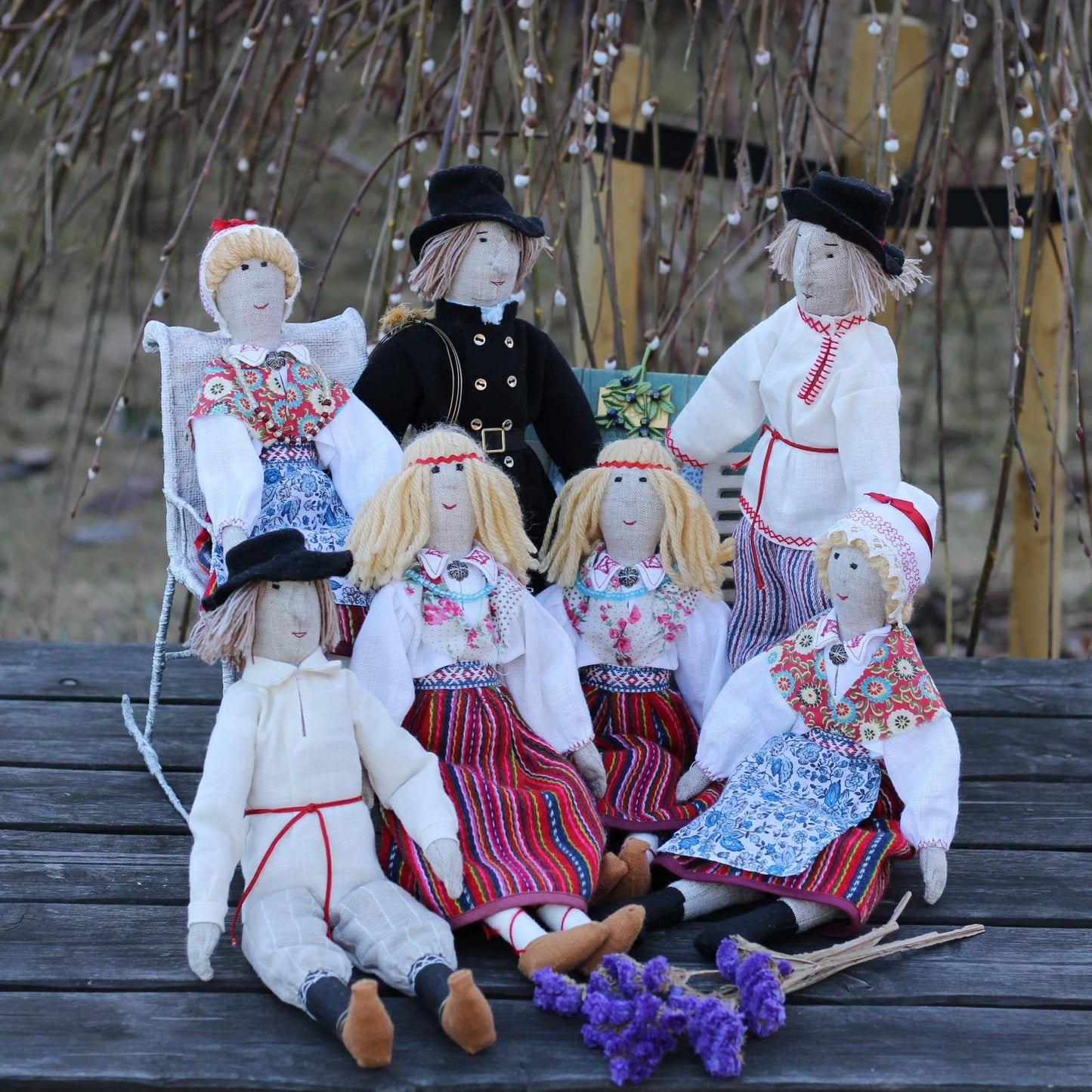 Interior doll in folk clothes - Linen4me