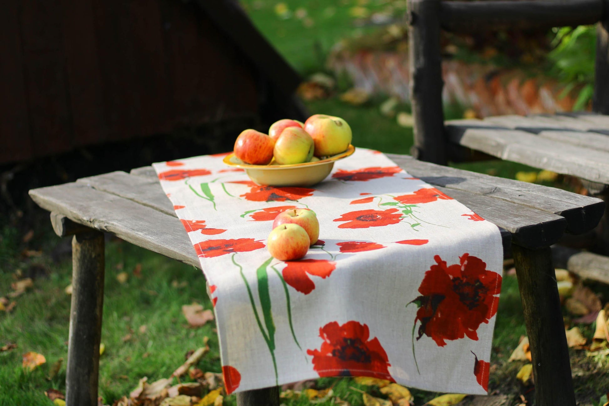 Table runner RED FLOWERS - Linen4me