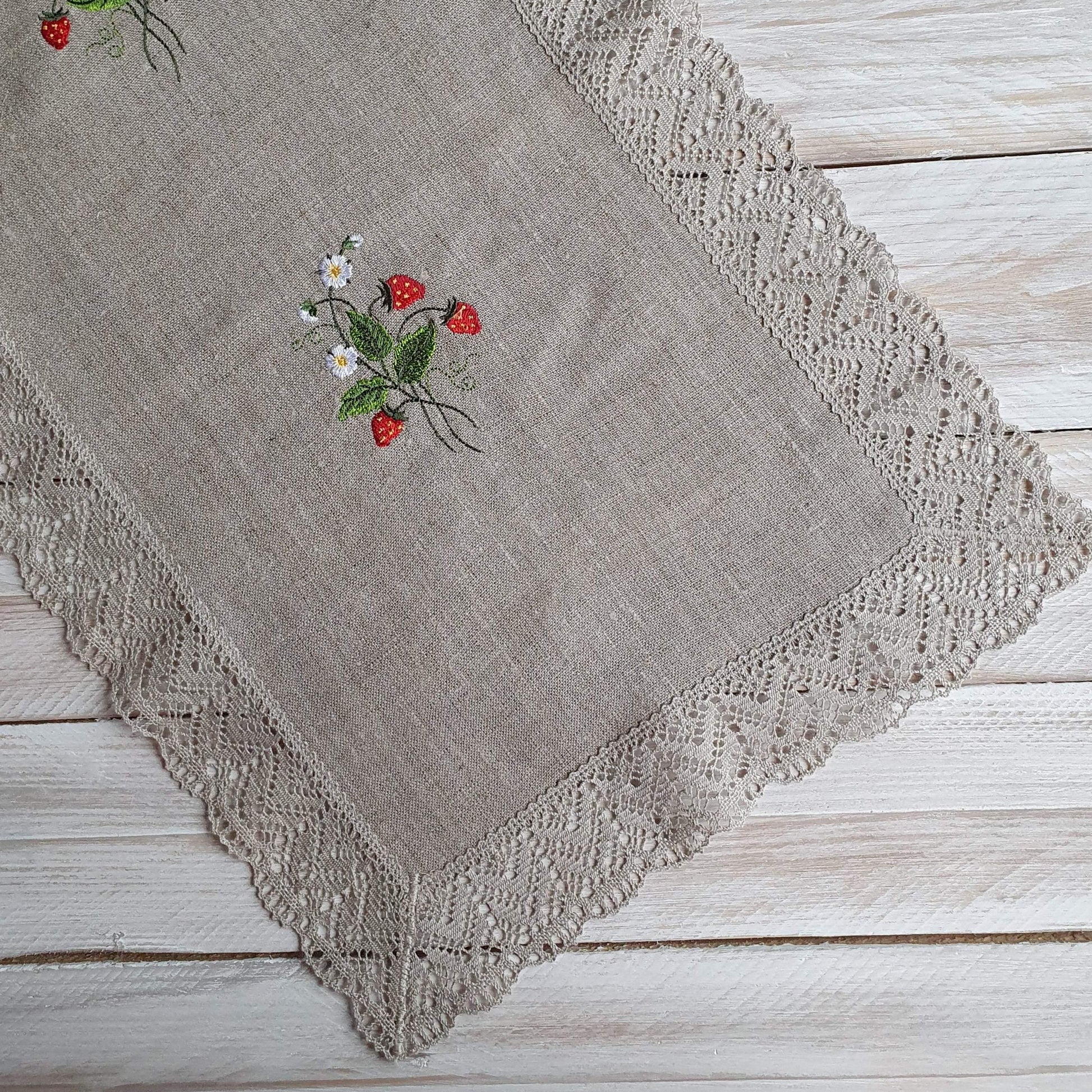 Table runner with embroidery STRAWBERRY - Linen4me