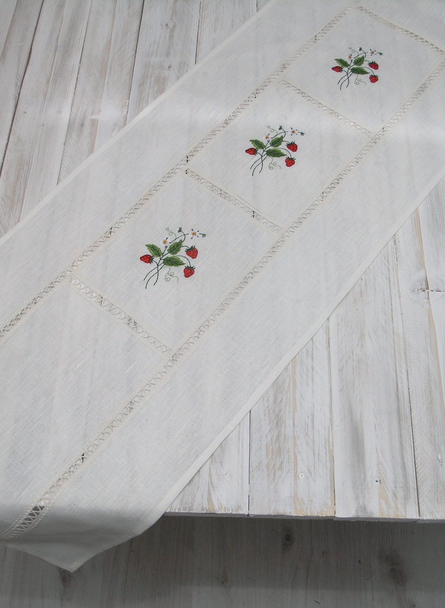 Table runner with embroidery STRAWBERRY - Linen4me