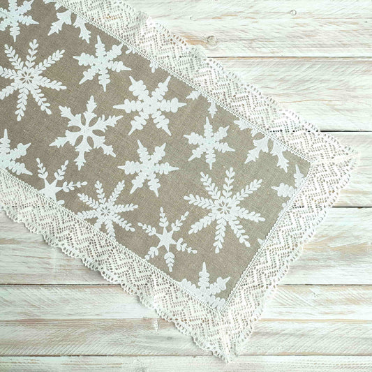 Table runner with lace SNOWFLAKE
