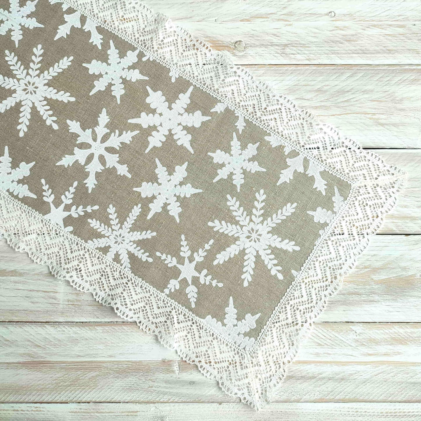 Table runner with lace SNOWFLAKE - Linen4me
