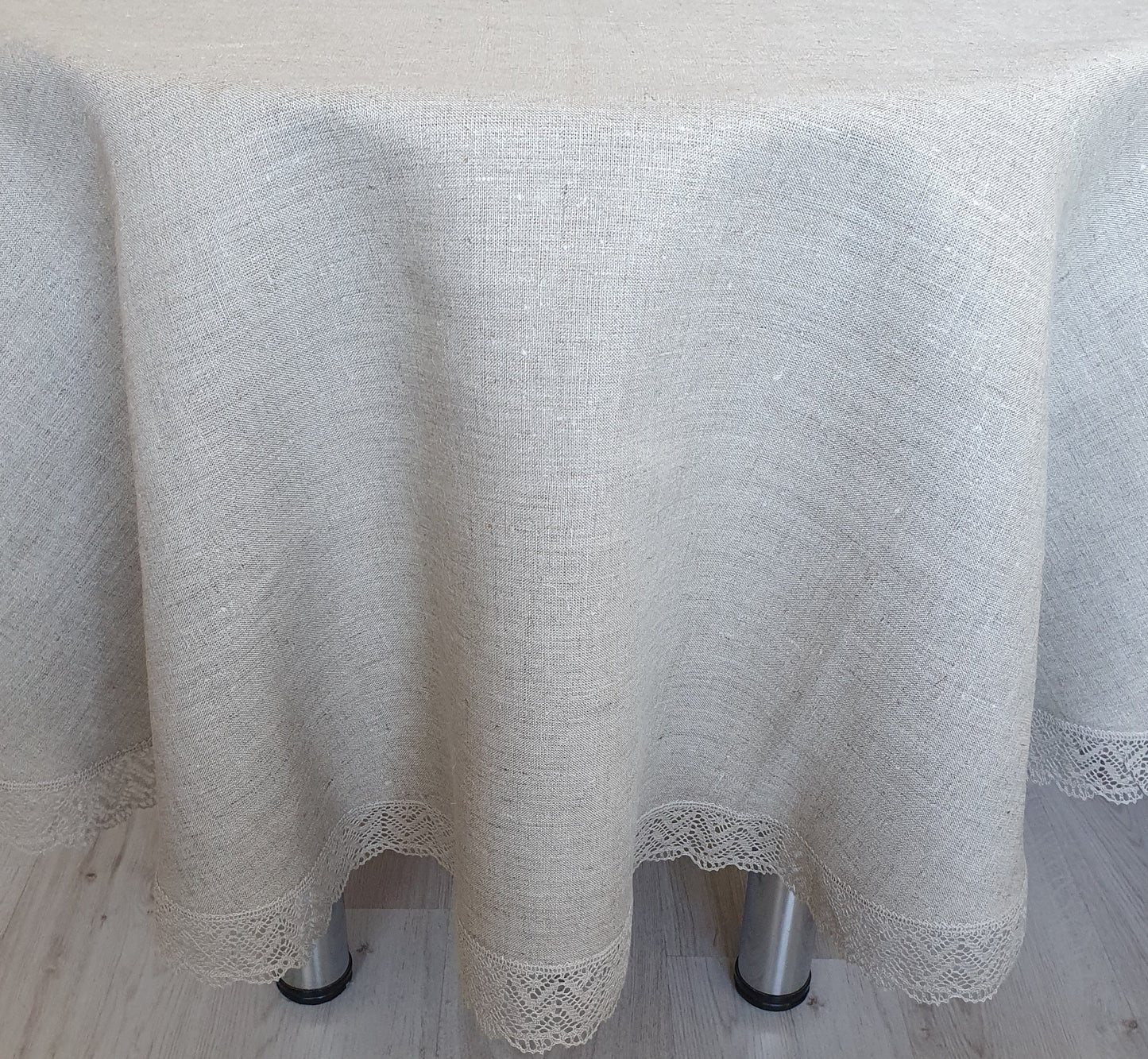 Round tablecloth with lace ELISA - Linen4me