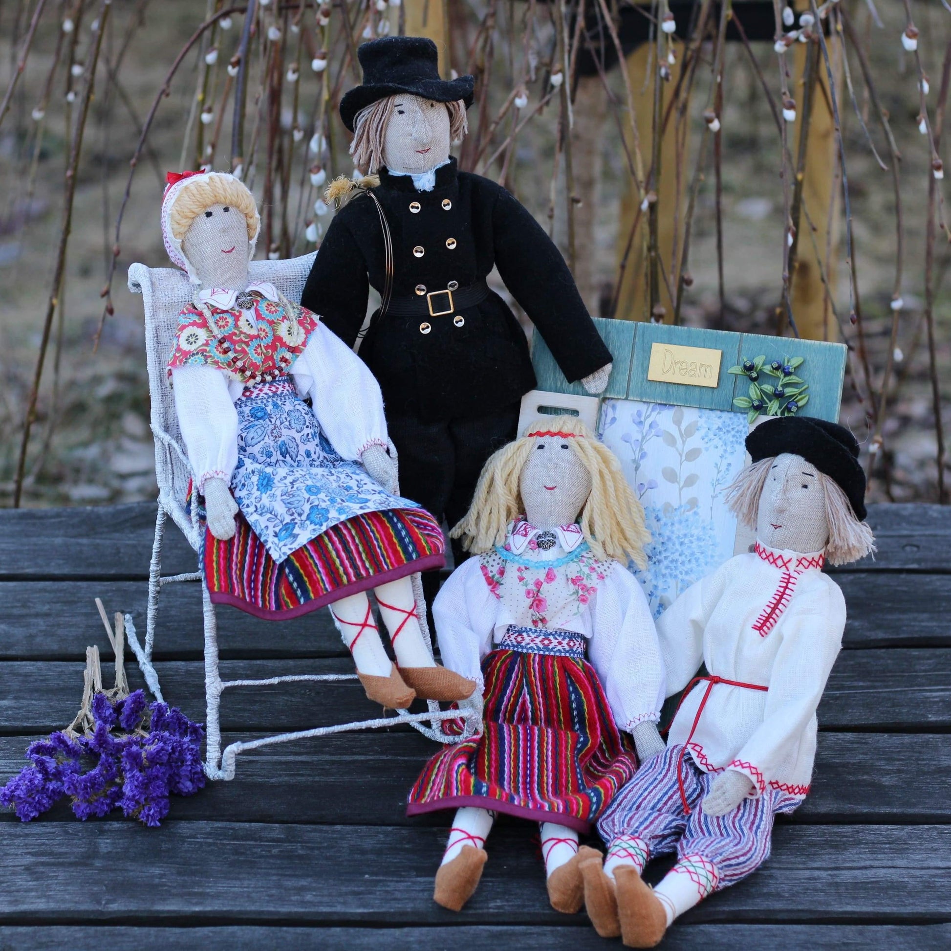 Interior doll in folk clothes - Linen4me