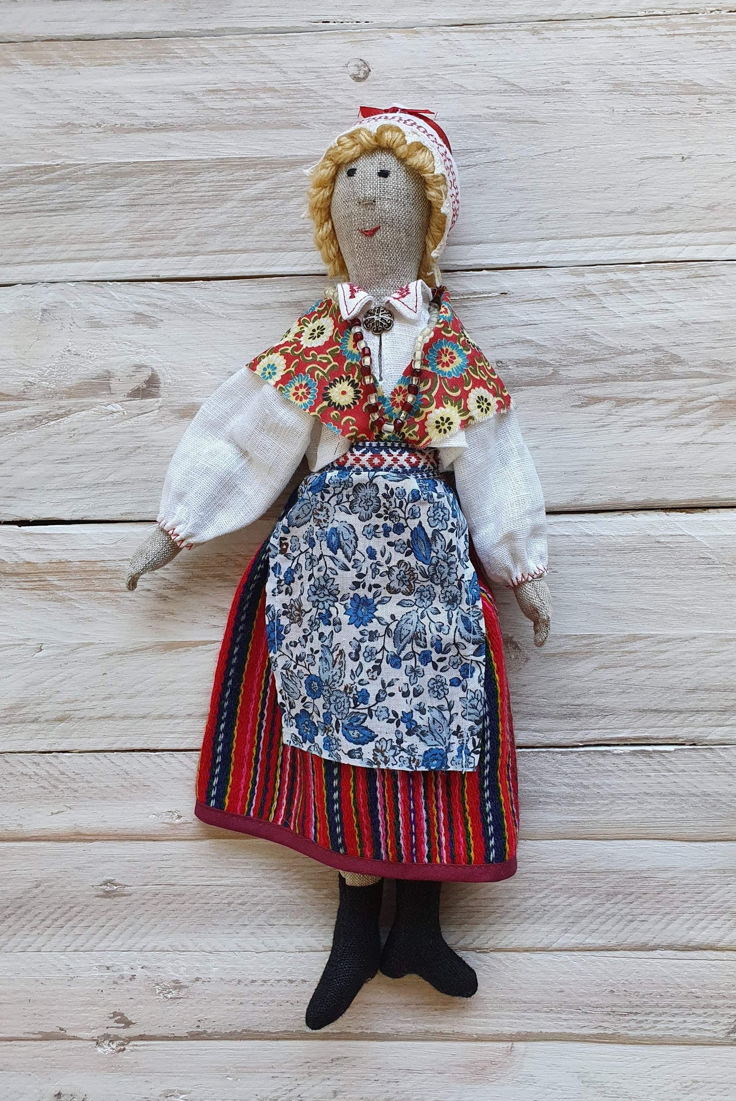 Interior doll in folk clothes - Linen4me