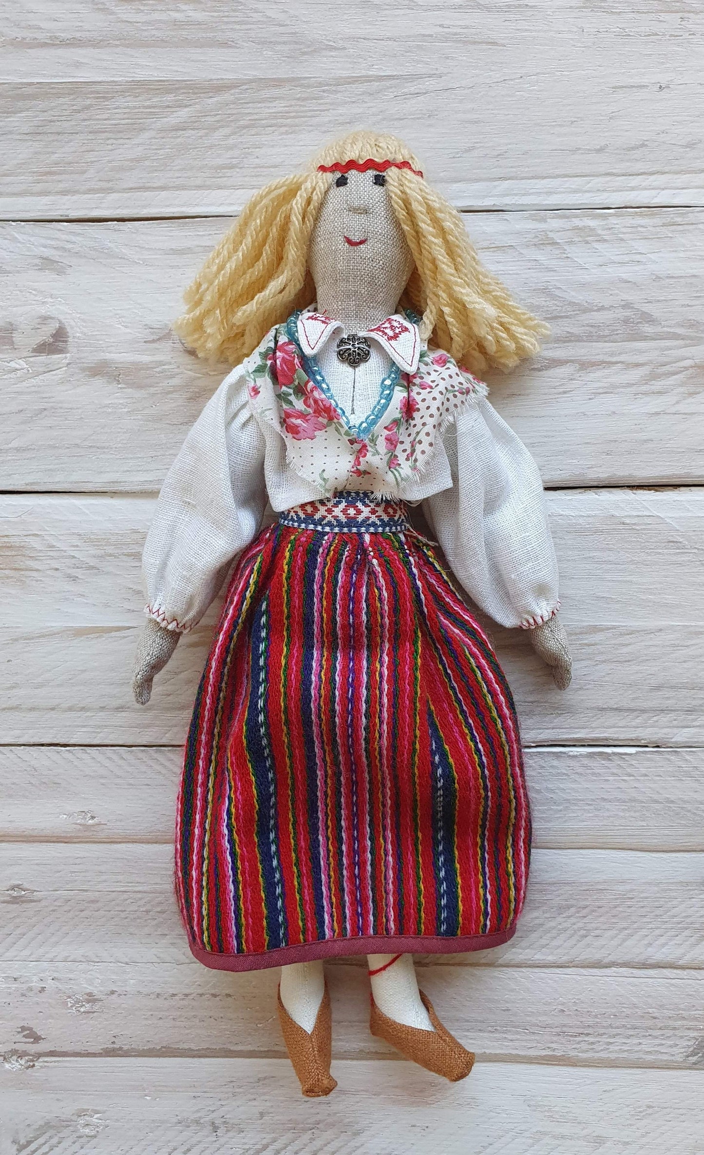 Interior doll in folk clothes - Linen4me